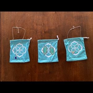 Kendra Scott 2 necklaces and pair of earrings